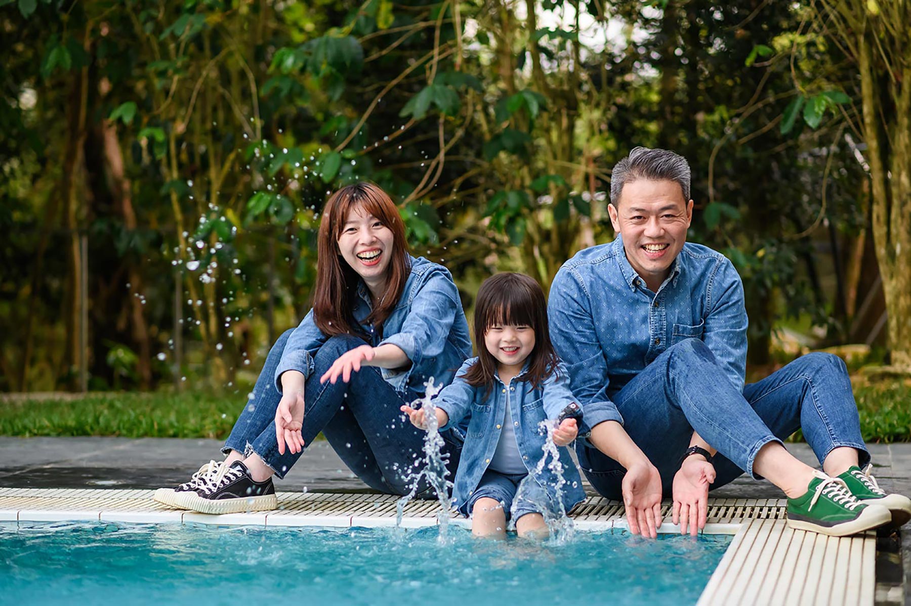 家庭旅遊拍攝 家庭旅遊寫真 Familytravelphoto 台灣旅遊寫真 民宿拍攝寫真 游泳池玩水